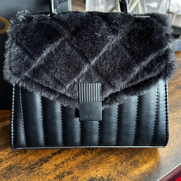 Brand New petite ALDO handbag. Includes shoulder strap and matching card holder. - Picture 5 of 5